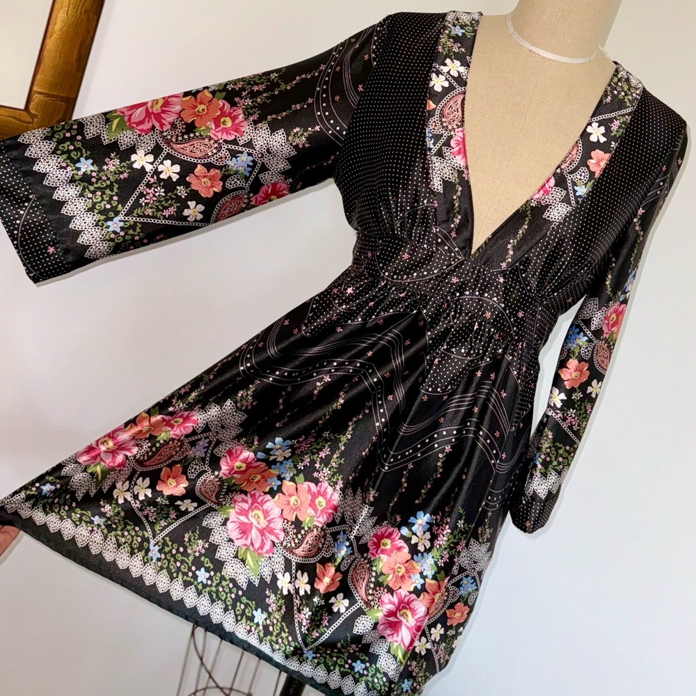 🔥🔥Silk satin low cut dress - NWOT - size M🔥🔥